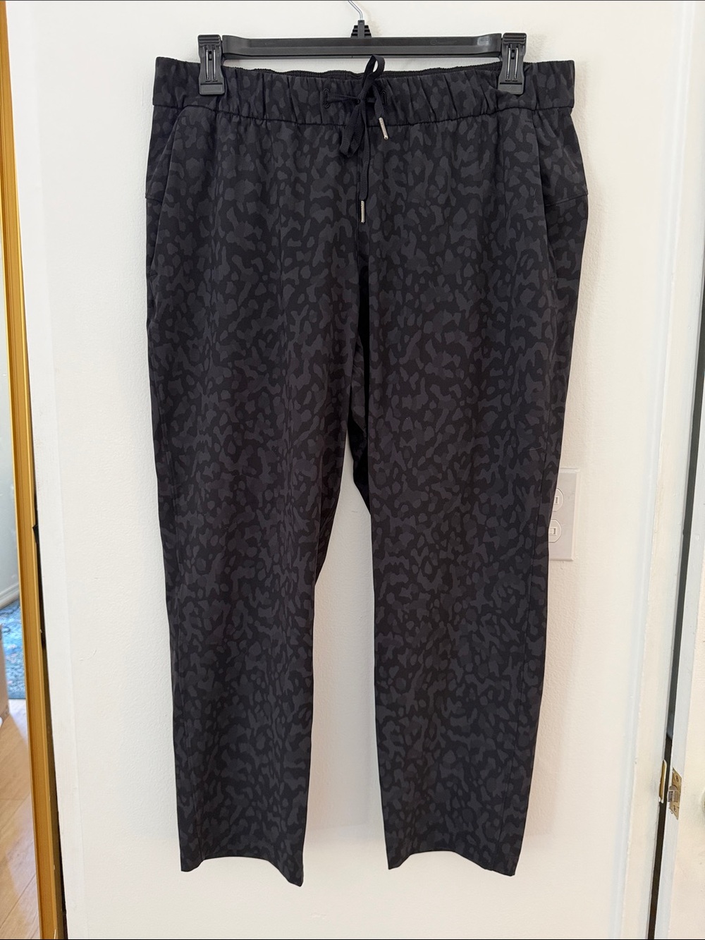 Women’s Lulu Lenon Black Patterned Drawstring Pants
